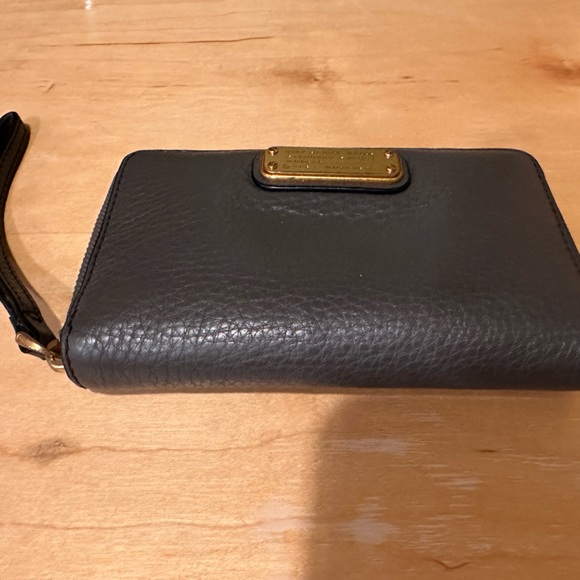 Marc Jacobs wristlet wallet. - Picture 4 of 4